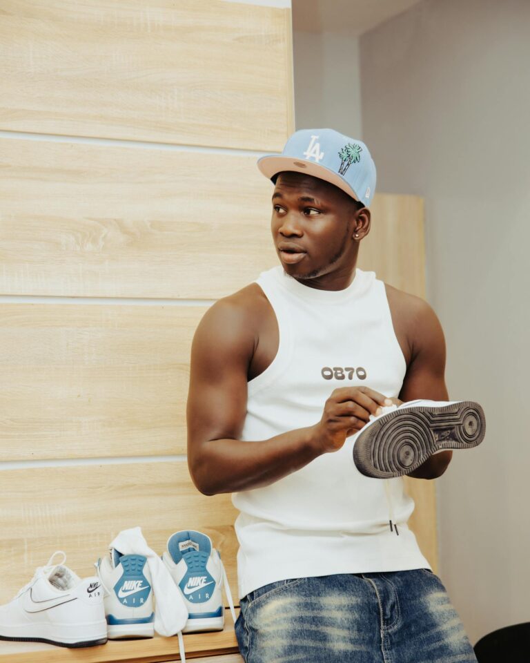 Casual style with a focus on sneakers and urban fashion trends.